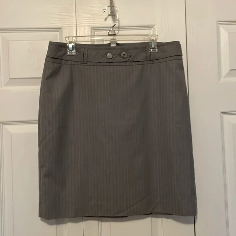 Loft size 12 gray skirt. Knee length at 22.25 inches. Subtle vertical pinstripe